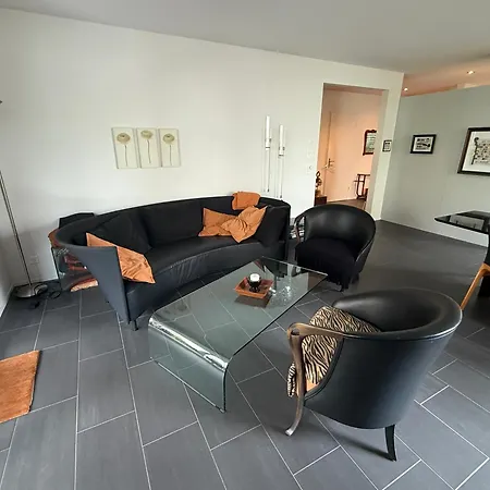 Modern Apartment *